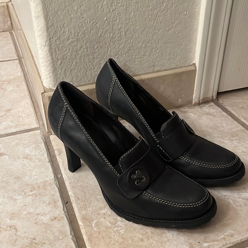 Mix it 19963 brown stiletto loafers.
